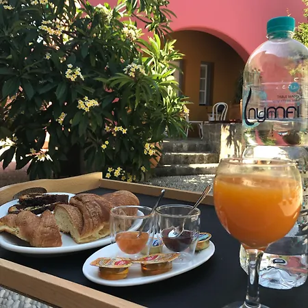 Πανσιόν Saint Artemios And Oriental 4*