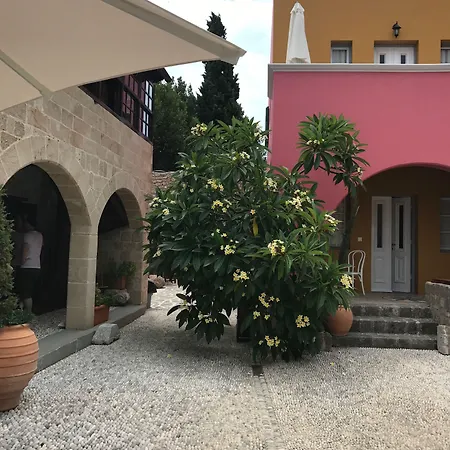 Πανσιόν Saint Artemios And Oriental 4*