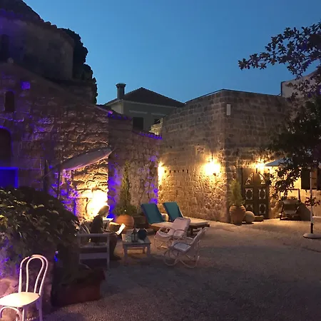 Πανσιόν Saint Artemios And Oriental 4*