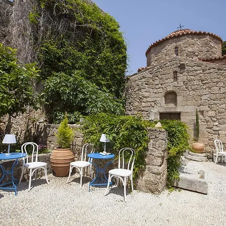 Πανσιόν Saint Artemios And Oriental 4*